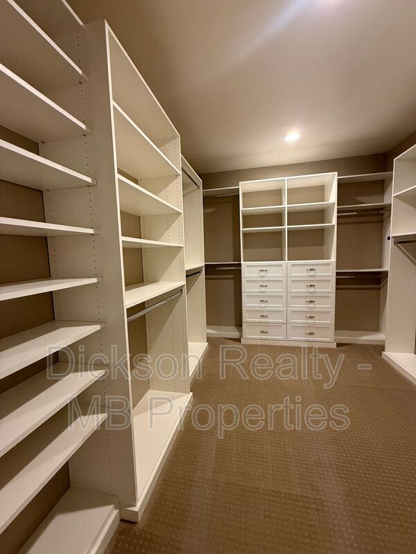 Building Photo - 3325 Show Jumper Ln