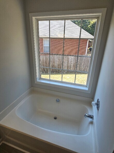 Building Photo - 507 Holly Ridge Ln