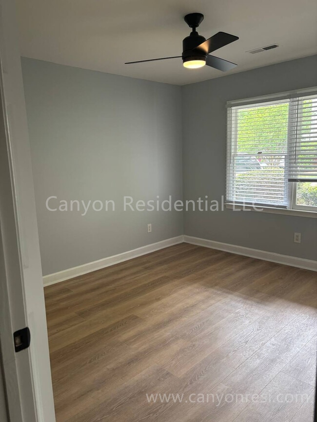 Building Photo - 944 Mar Don Hills Cir