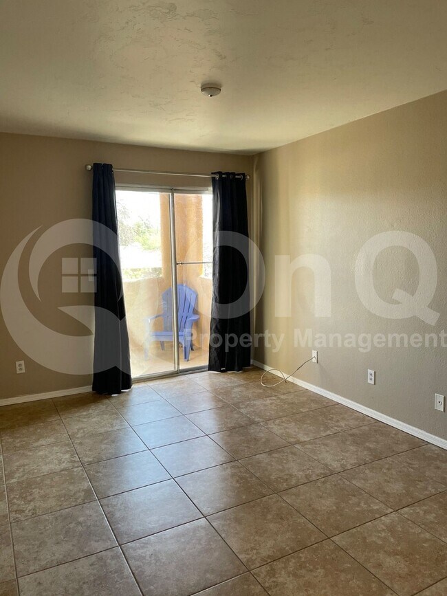 Building Photo - 1810 E Blacklidge Dr