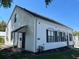 Building Photo - 404 Flower St