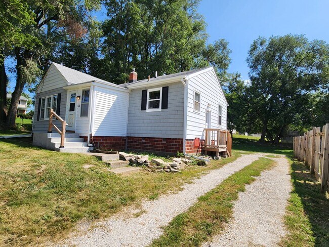 Building Photo - Cozy 2 Bedroom 1 Bath