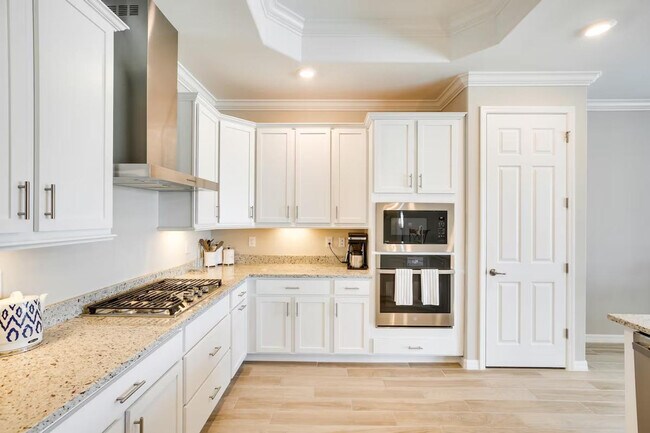 Building Photo - 15968 Leaning Pine Ln