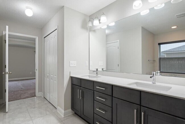 Building Photo - 27 Colorado Springs Way