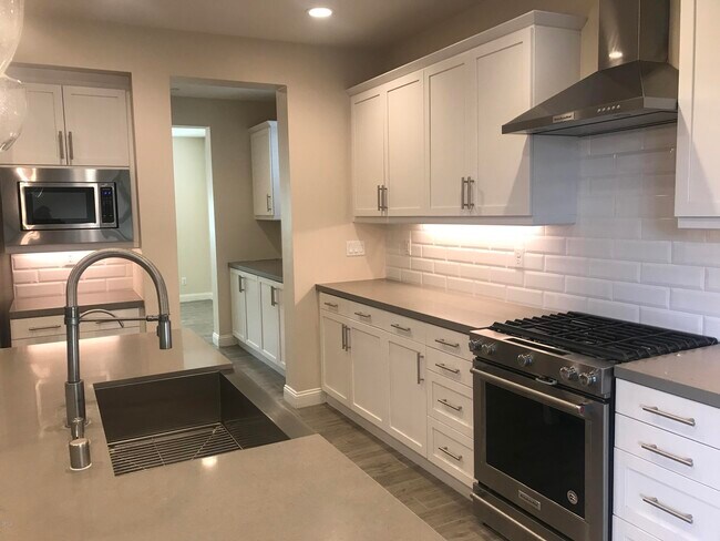 Building Photo - 458 S Saticoy Ave