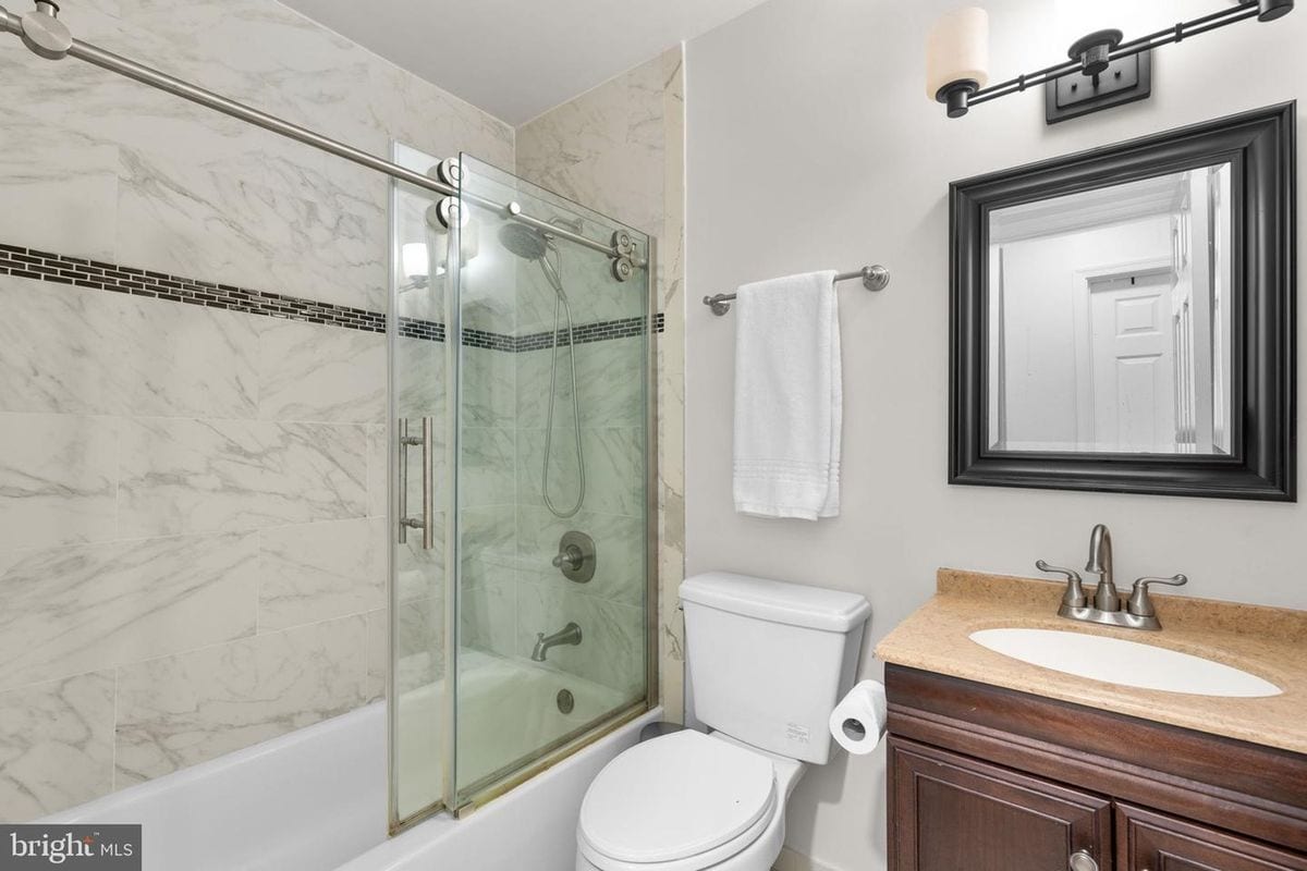 Building Photo - 19 Saddleview Ct