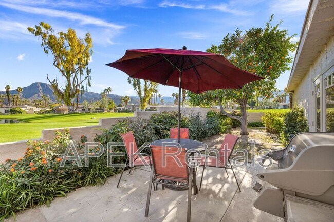 Building Photo - 74939 Vía Lago