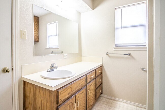 Building Photo - 15 Wagnon Dr