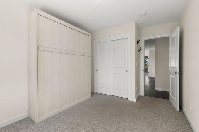 Building Photo - 25 NE Lombard St