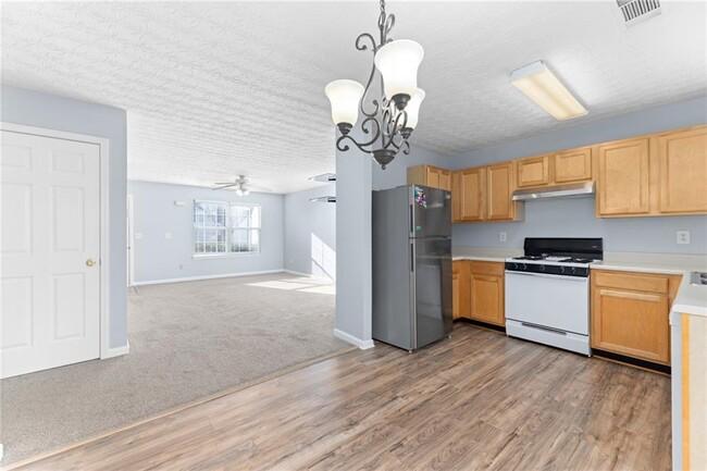 Building Photo - 400 Spring Head Dr SE