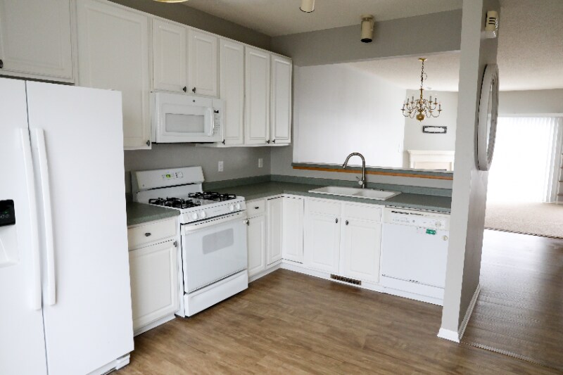 Building Photo - 8017 Stratford Cir S