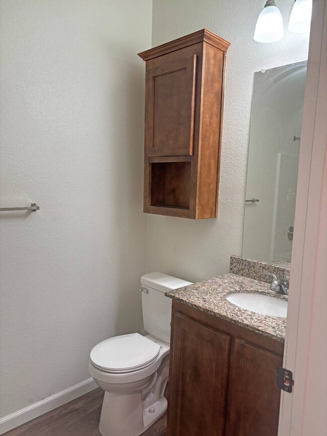 Building Photo - 220 S Elk St