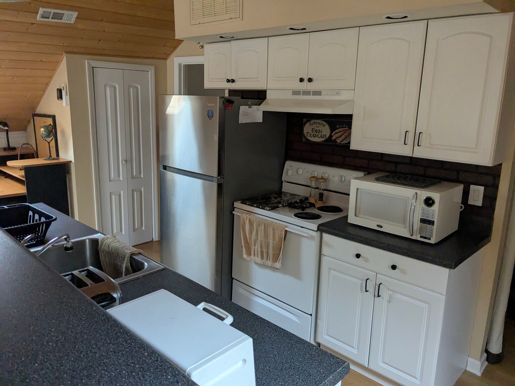 Building Photo - 128 Perrin Dr