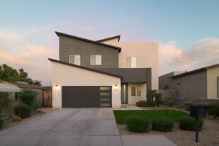 Building Photo - 2821 N 28th Pl