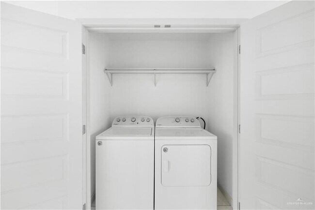 Building Photo - 18 Harmony Ln