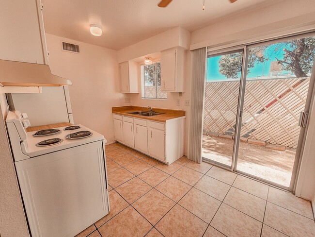 Building Photo - 1 month free rent move in promotion! Don't miss out on this Eastside apartment