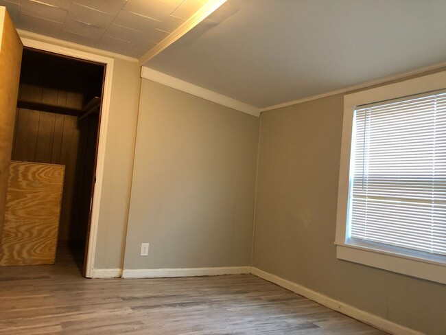 Building Photo - *HOLIDAY MOVE-IN SPECIAL $500 off the firs...