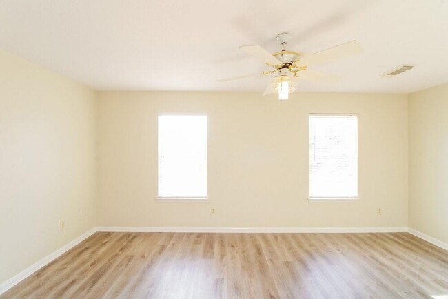 Building Photo - 14422 Cypress Valley Dr