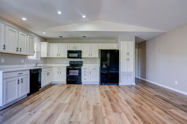 Building Photo - 2 Bedroom, 2 Bath Home for Rent in Diamond...