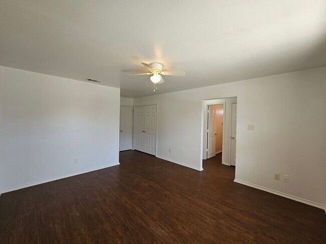 Building Photo - 3407 Toledo Dr