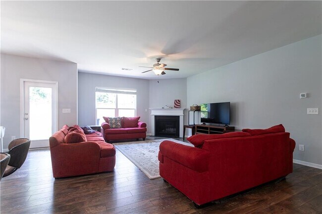 Building Photo - 302 Pebblestone Ln