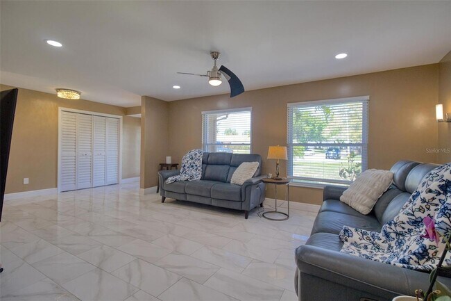 Building Photo - 2315 Minneola Rd