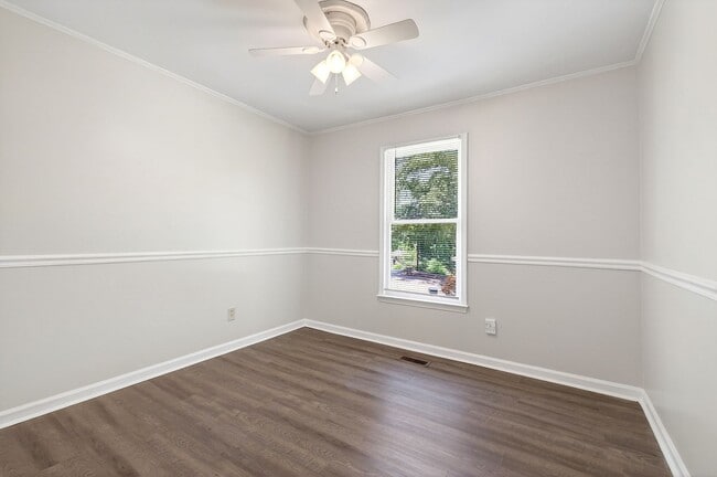 Building Photo - Charming Brick Ranch-Style Cul-de-Sac Home in Garner!