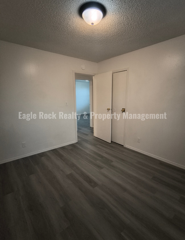 Building Photo - 4627 S 72nd E Pl