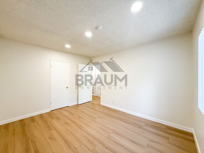 Building Photo - 13129 Oxnard St