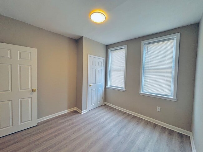 Building Photo - Beautiful rehabbed 3 bedroom Grays Ferry