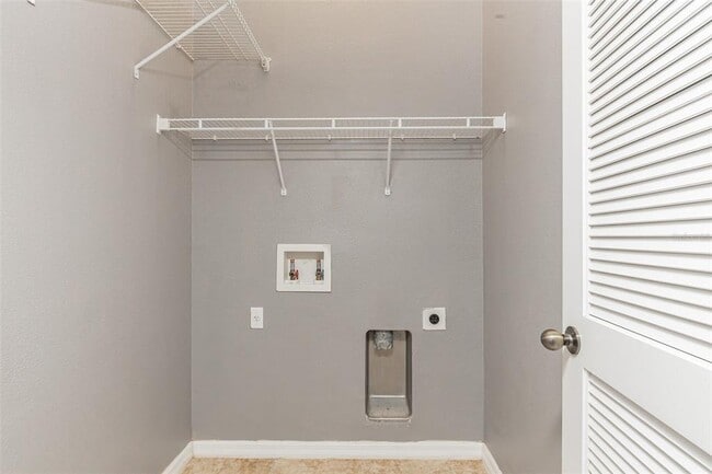 Building Photo - 6723 Breezy Palm Dr