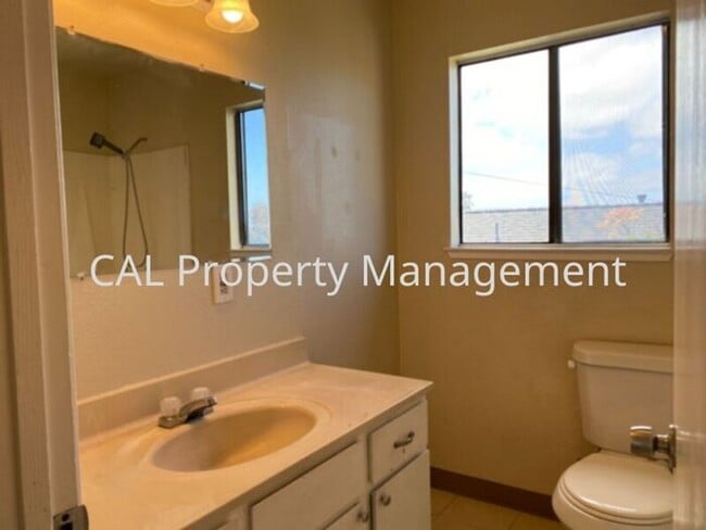 Building Photo - Two bedroom apartment in Seaside, CA