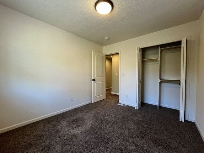 Building Photo - 3BD/3BA Bethany Home with Vaulted Ceilings, Stainless Appliances & Gas Fireplace
