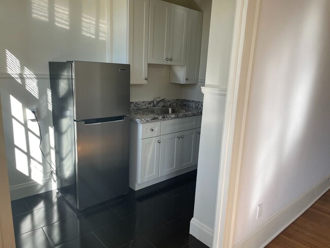 Building Photo - Brand new Studio near Downtown