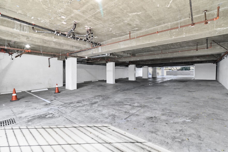 Building Photo - 10609 S Inglewood Ave