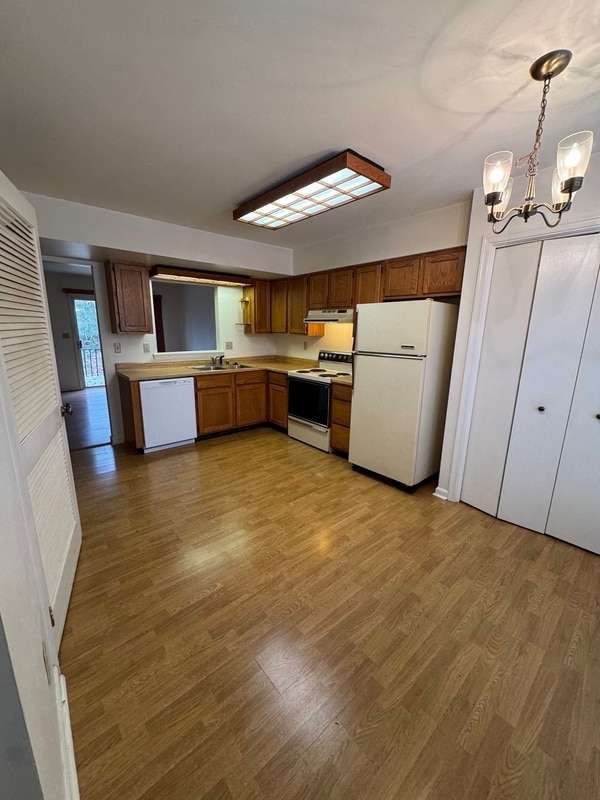 Building Photo - 16136 Clarence Ct