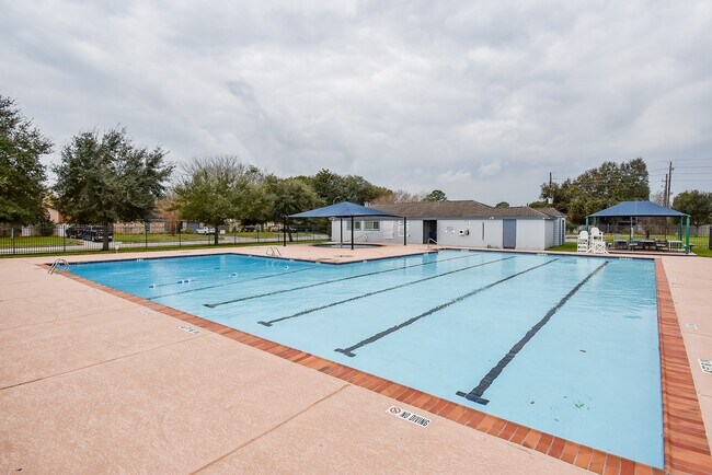 Building Photo - 16823 Cobble Ridge Dr