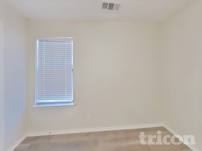 Building Photo - 820 Oak Grove Ln