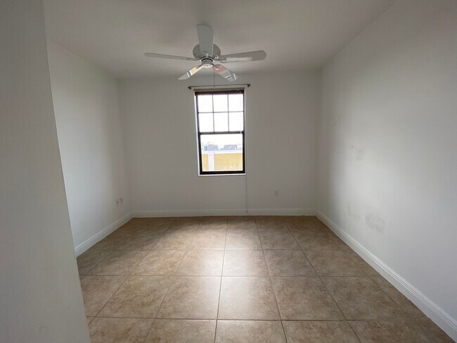 Building Photo - 511 Lucerne Ave