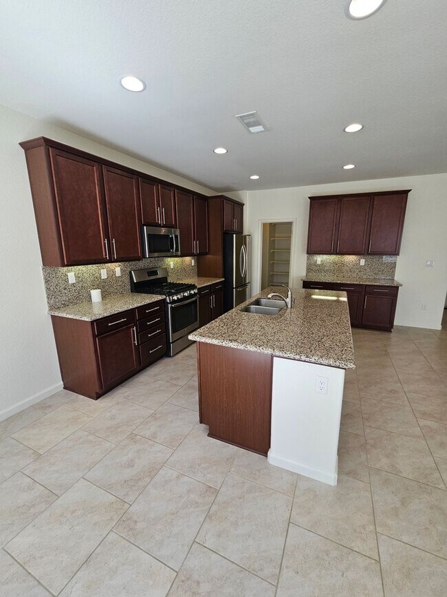Building Photo - Pristine One Story South Reno