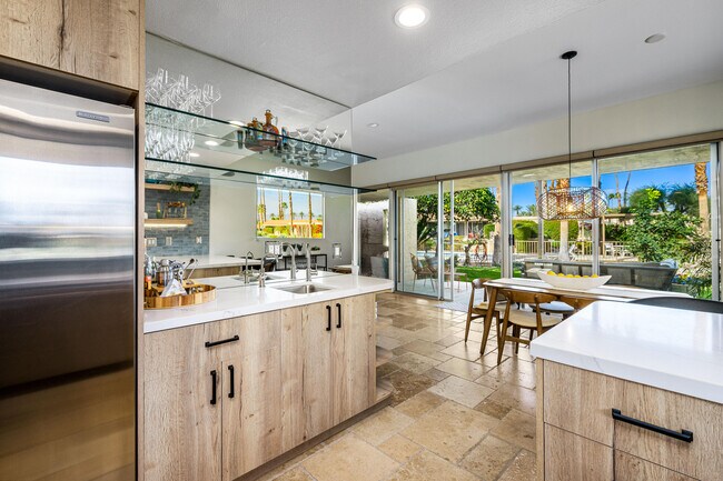 Building Photo - 76705 Sandpiper Dr