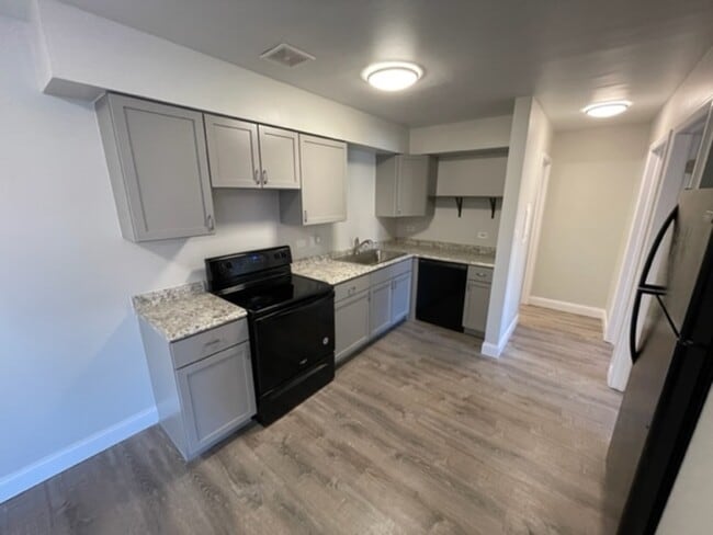 Building Photo - 517 S Milwaukee Ave