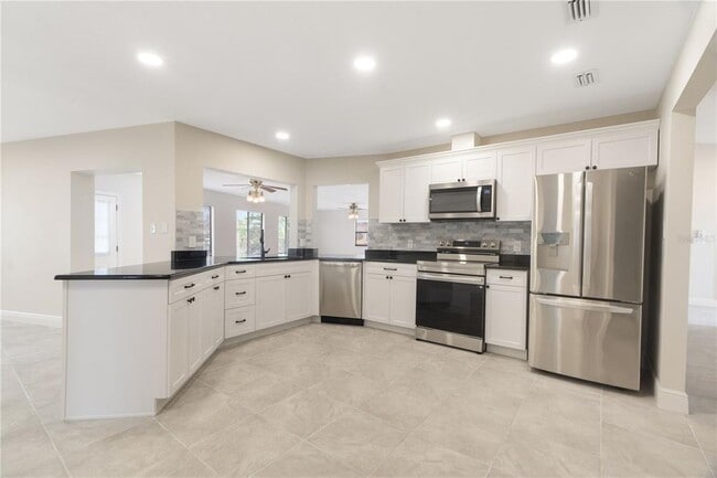 Building Photo - 5008 S Shore Dr