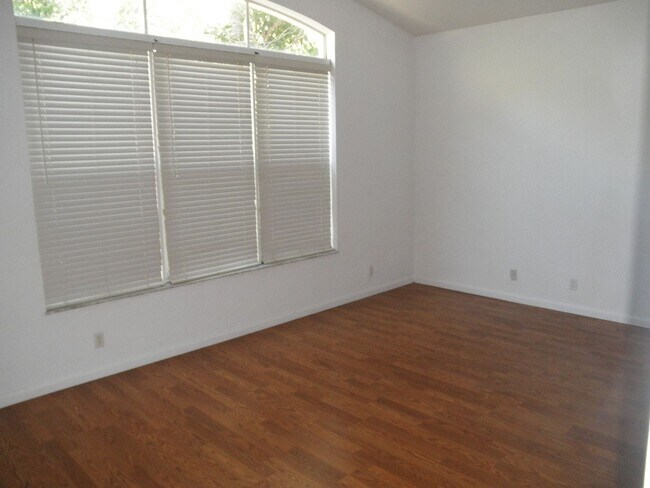 Building Photo - Sabal Lakes