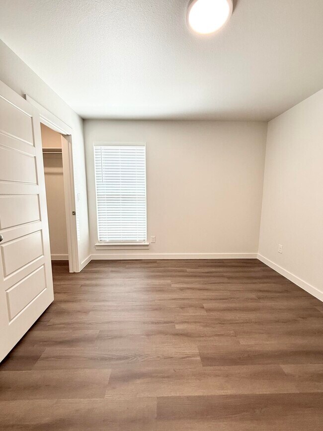 Building Photo - 2130 Langford Ave