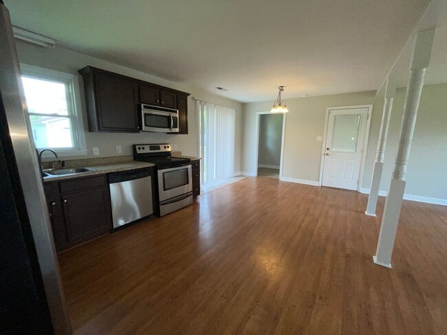 Building Photo - 473 Potts Rd