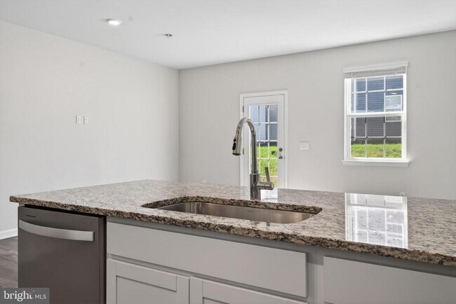 Building Photo - 183 Caterpillar Dr