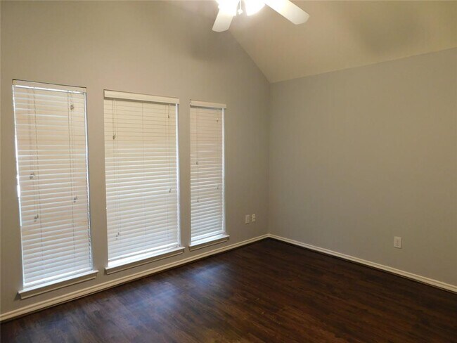 Building Photo - 4211 Creek Hollow Ln