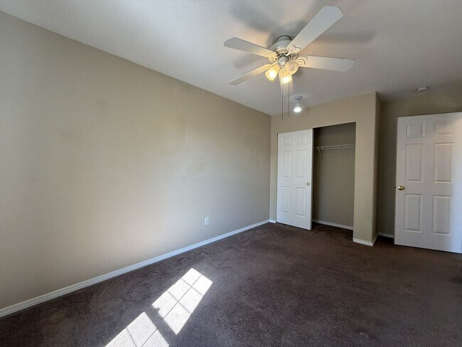 Building Photo - 5042 NE Schoeler Cir