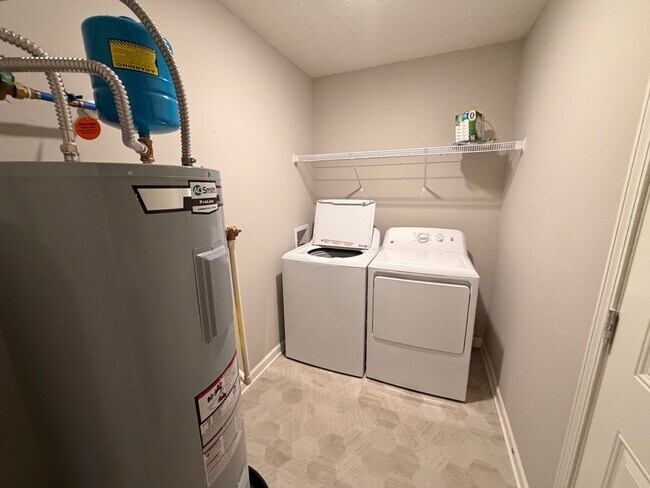 Building Photo - Gorgeous 2 BR 2.5 Bath End Unit Townhome - Available Now in Murfreesboro!
